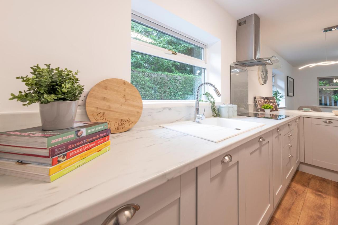 Large 2-Bedroom Bungalow Near Airedale Hospital, Keighley, Convenient Location With Parking Steeton Kültér fotó