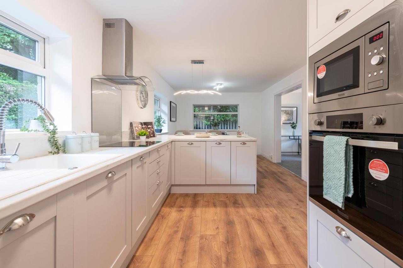 Large 2-Bedroom Bungalow Near Airedale Hospital, Keighley, Convenient Location With Parking Steeton Kültér fotó