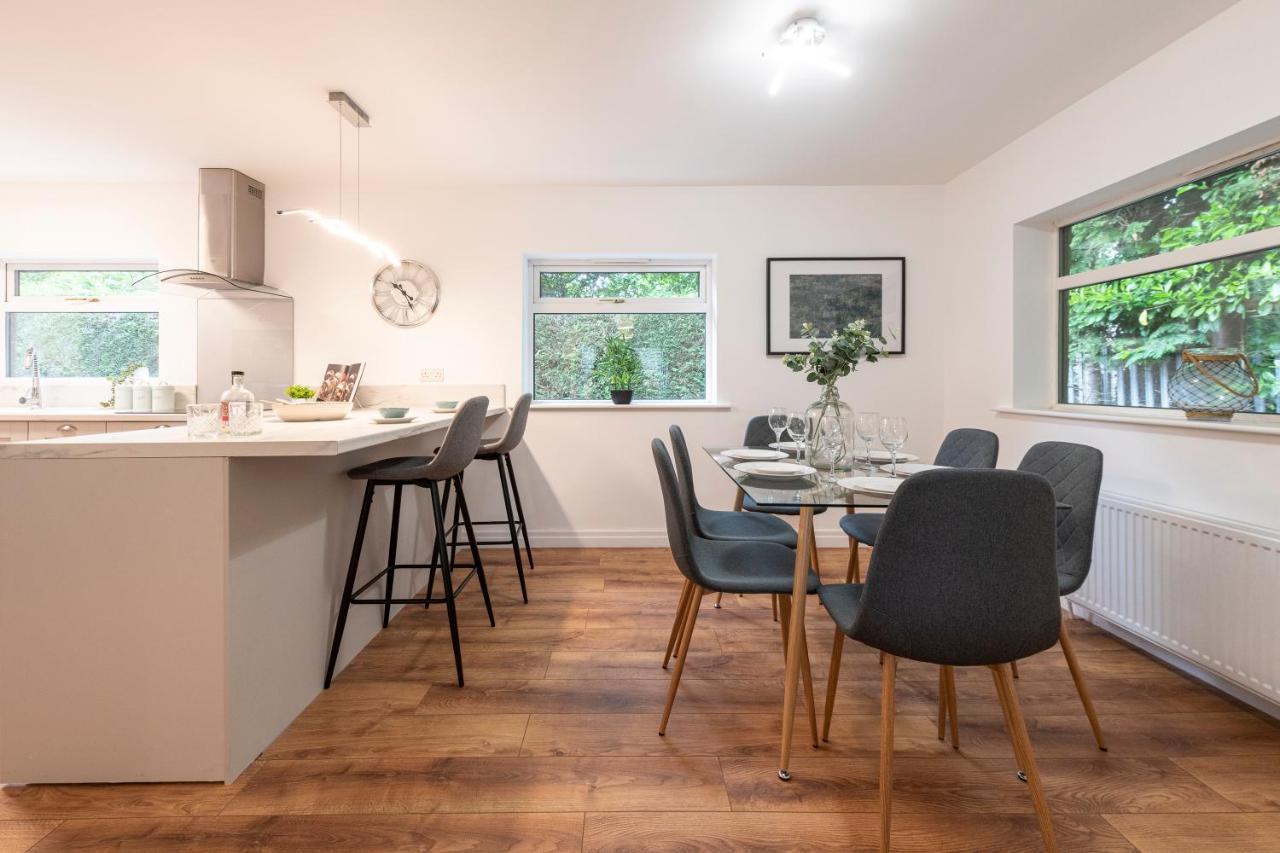 Large 2-Bedroom Bungalow Near Airedale Hospital, Keighley, Convenient Location With Parking Steeton Kültér fotó